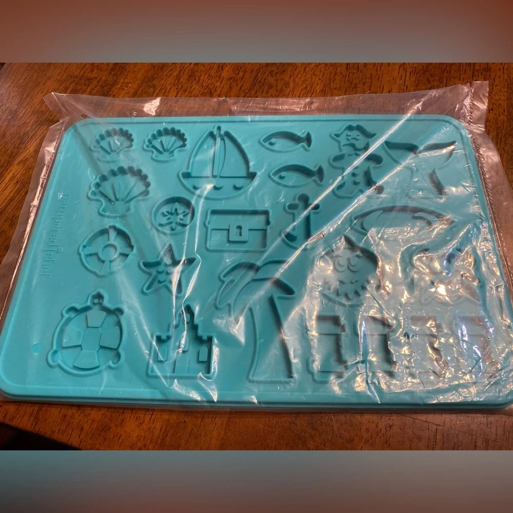 Pampered Chef Summer cookie mold. New in package.